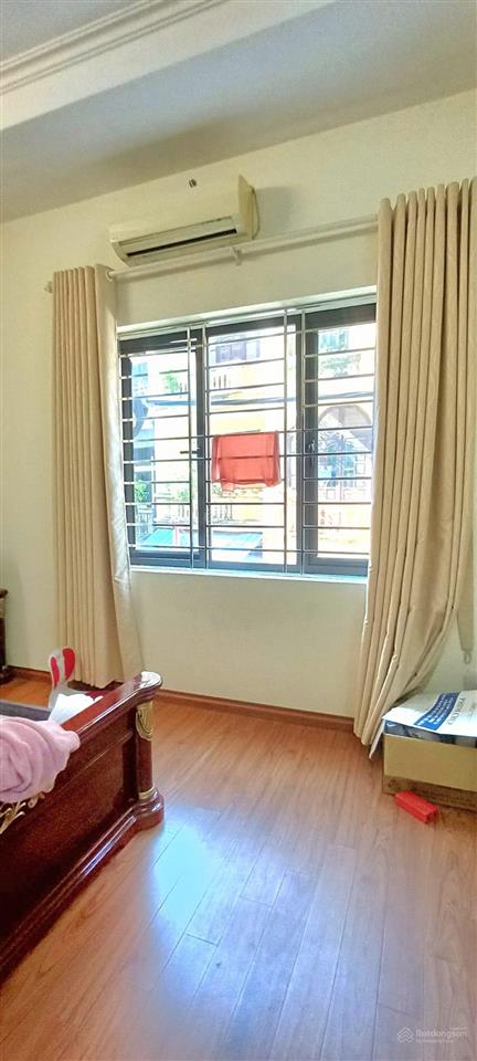Cho thuê nhà hoàng quốc việt làm vp ngõ phân lô ô tô tránh 65m2, 5 tầng, 6 phòng ngủ 18 triệu/tháng