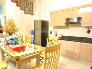 Cho thuê nhà hoàng quốc việt làm vp ngõ phân lô ô tô tránh 65m2, 5 tầng, 6 phòng ngủ 18 triệu/tháng