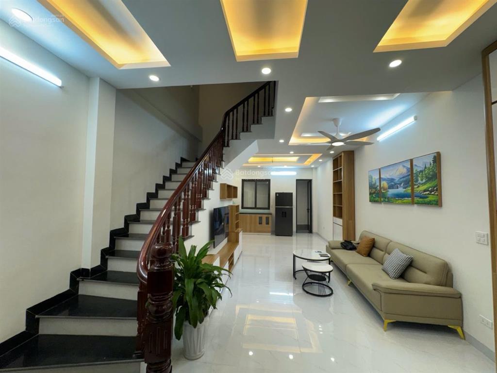 Cho thuê nhà riêng ngõ 173 hoàng hoa thám dt 55m2 x 4 tầng 4pn mới đẹp full đồ 13 triệu/th