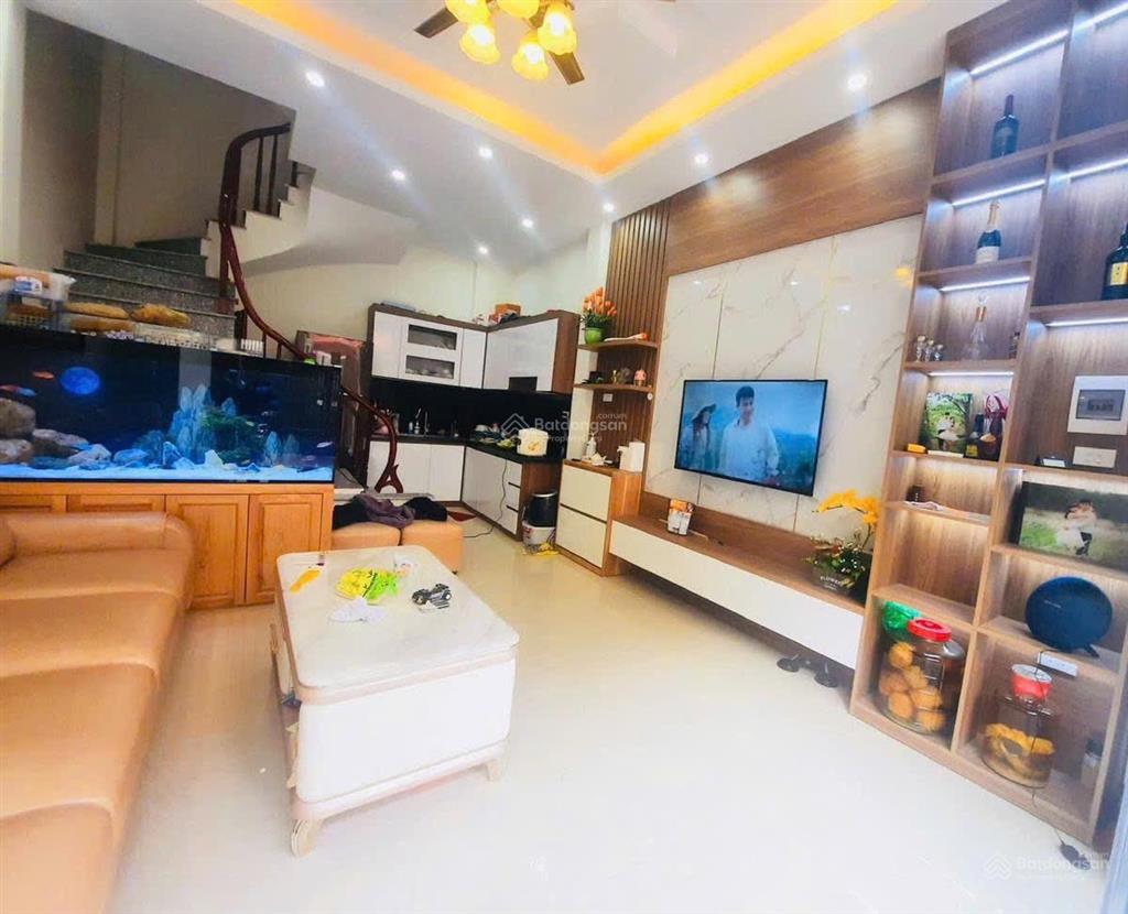 Cho thuê nhà nguyên căn nguyễn trãi dt 45m2 5 tầng 4pn full đồ 13 triệu