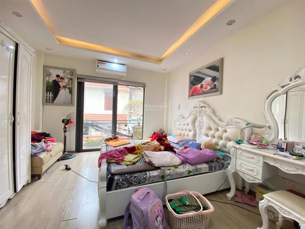 Cho thuê nhà nguyên căn nguyễn trãi dt 45m2 5 tầng 4pn full đồ 13 triệu