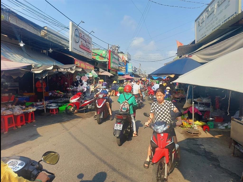 Bán nhà mặt tiền hoàng bá bích, sát ngã tư chợ trại bò. dt 150m2