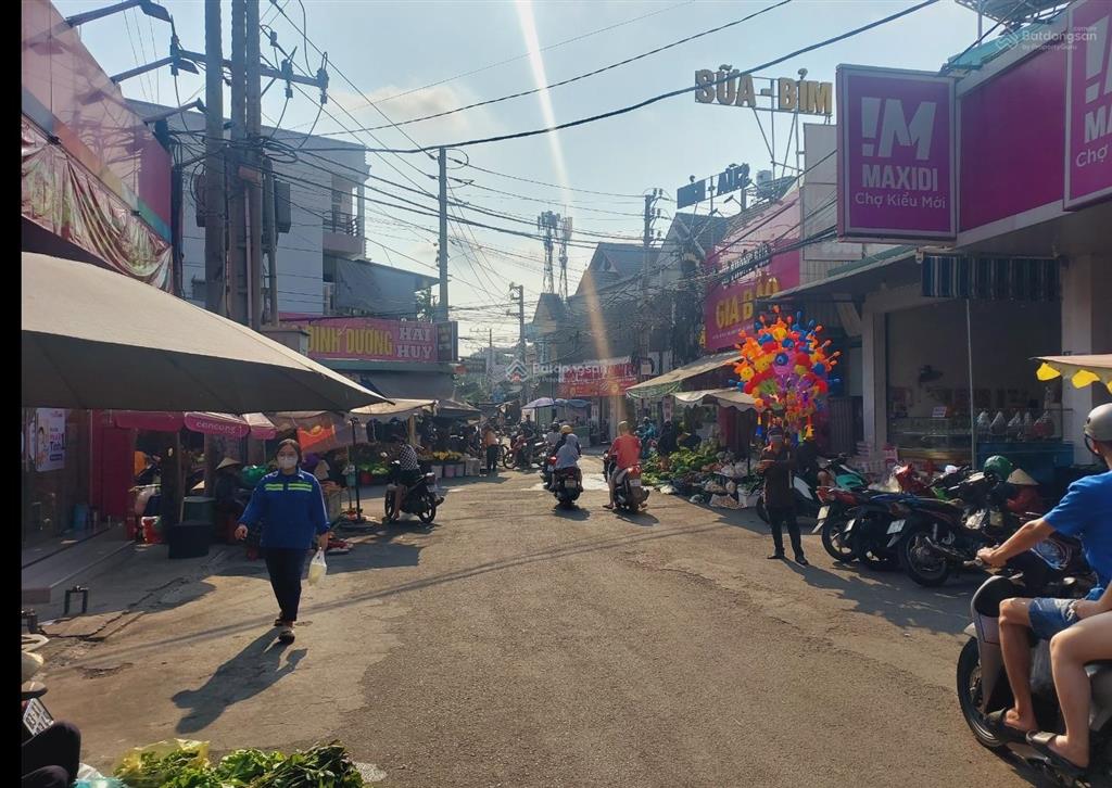 Bán nhà mặt tiền hoàng bá bích, sát ngã tư chợ trại bò. dt 150m2