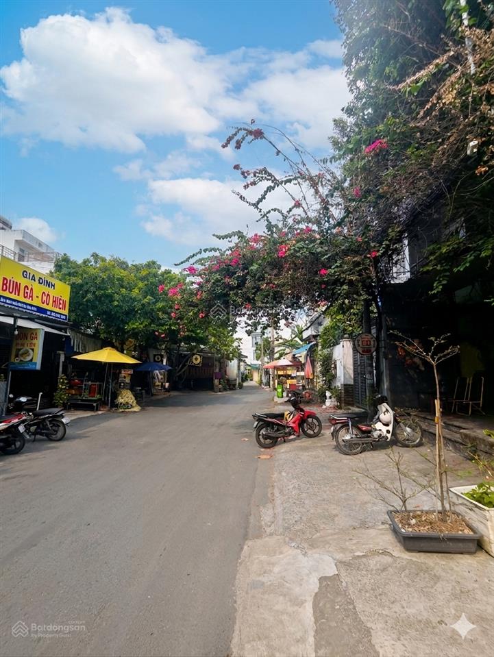 Nhà 5 tầng  ngang gần 5m khu chợ bình triệu  11.9t tl