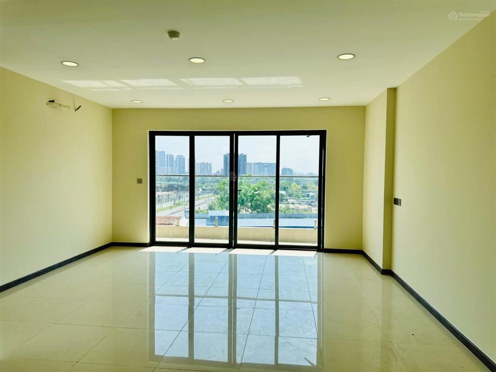 Chính chủ gửi bán căn hộ 3pn 93m2 giá tốt thị trường chỉ 8tỷ3. đã có sổ đỏ  0966 884 ***