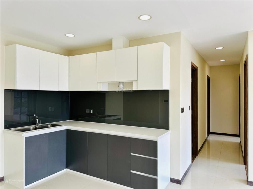 Chính chủ gửi bán căn hộ 3pn 93m2 giá tốt thị trường chỉ 8tỷ3. đã có sổ đỏ  0966 884 ***