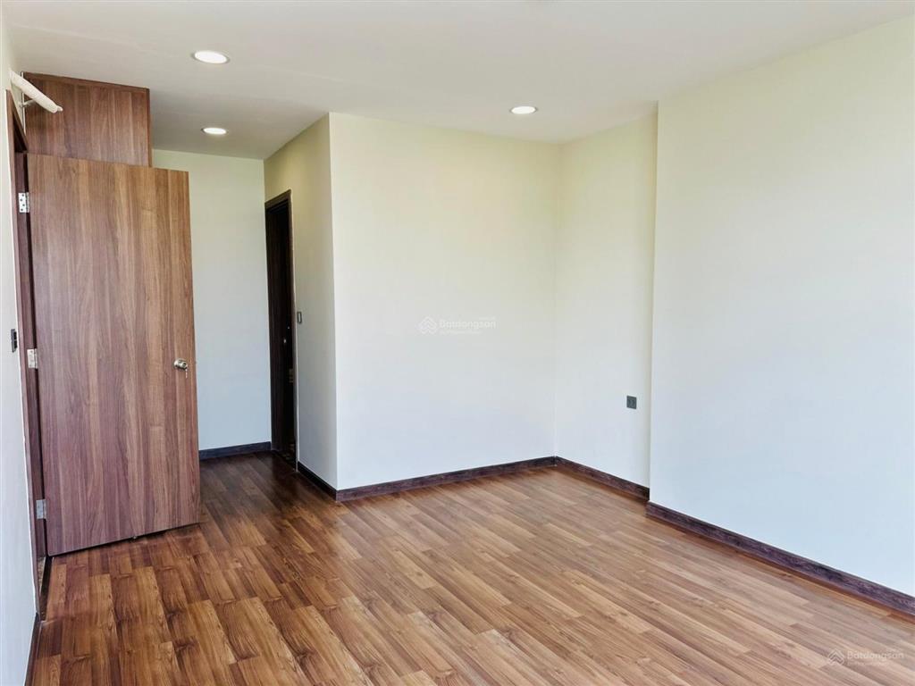 Chính chủ gửi bán căn hộ 3pn 93m2 giá tốt thị trường chỉ 8tỷ3. đã có sổ đỏ  0966 884 ***