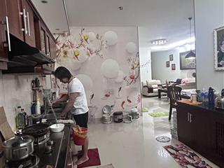Cần bán căn hộ chính chủ 2pn, tầng thấp, giá chỉ 3,xx tỷ