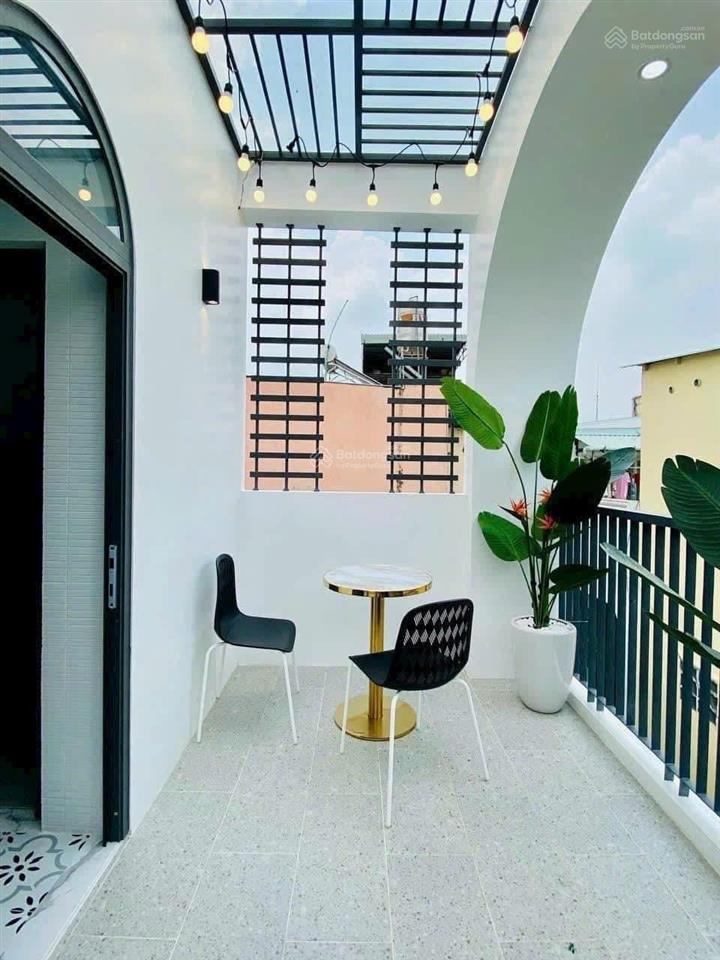 Nhà đẹp còn mới dọn vào ở ngay  tôn đản q4  49,5m2