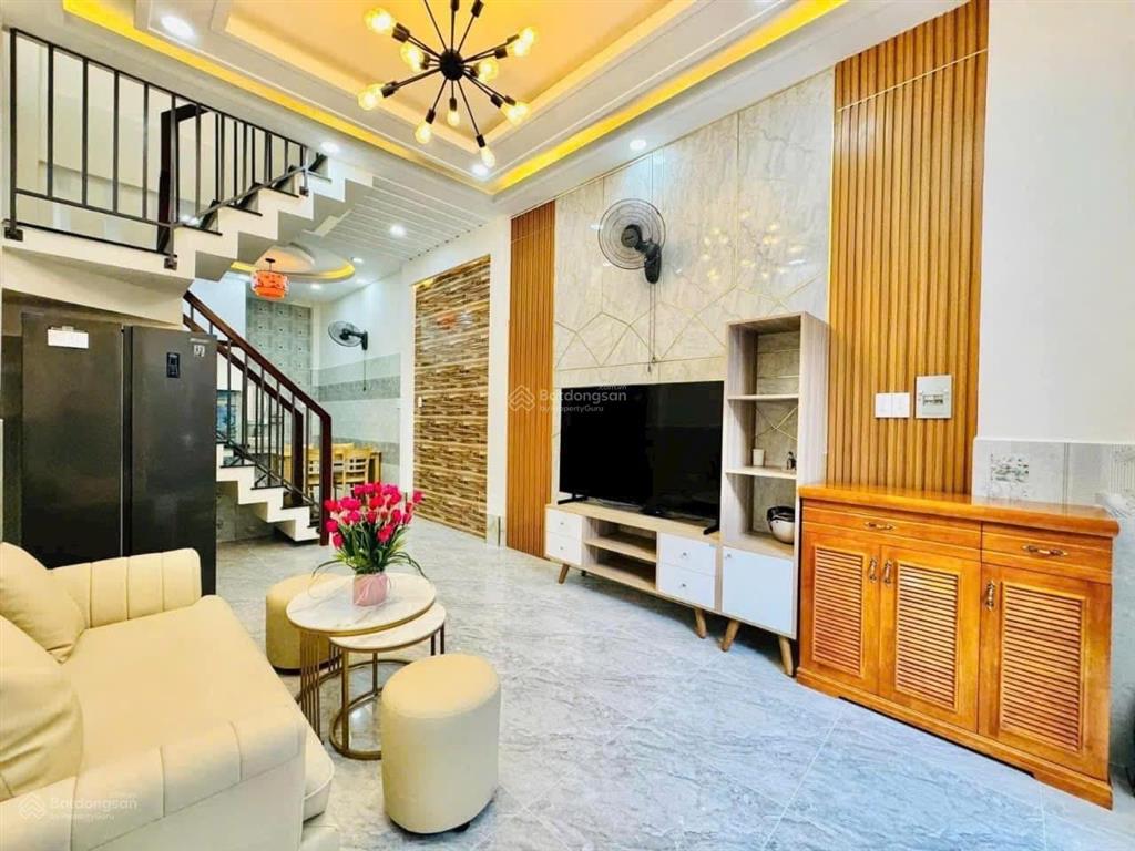 Nhà đẹp còn mới dọn vào ở ngay  tôn đản q4  49,5m2