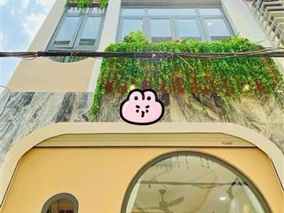 Nhà đẹp còn mới dọn vào ở ngay  tôn đản q4  49,5m2