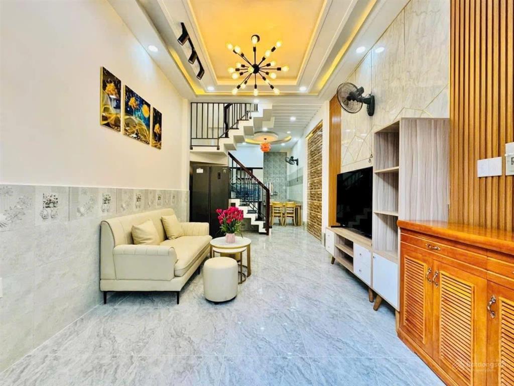 Nhà đẹp còn mới dọn vào ở ngay  tôn đản q4  49,5m2