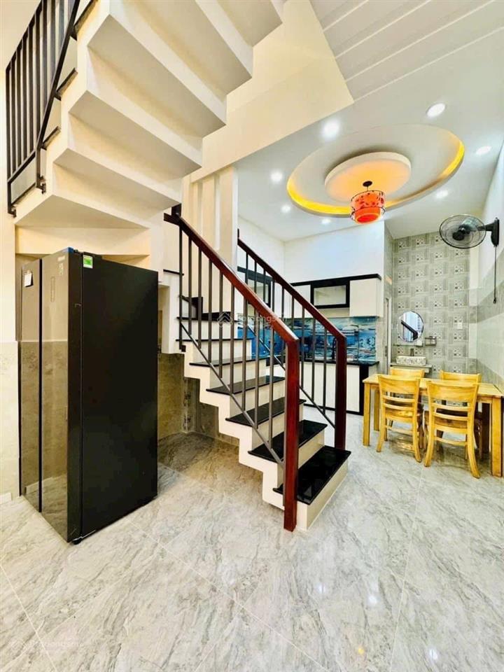 Nhà đẹp còn mới dọn vào ở ngay  tôn đản q4  49,5m2