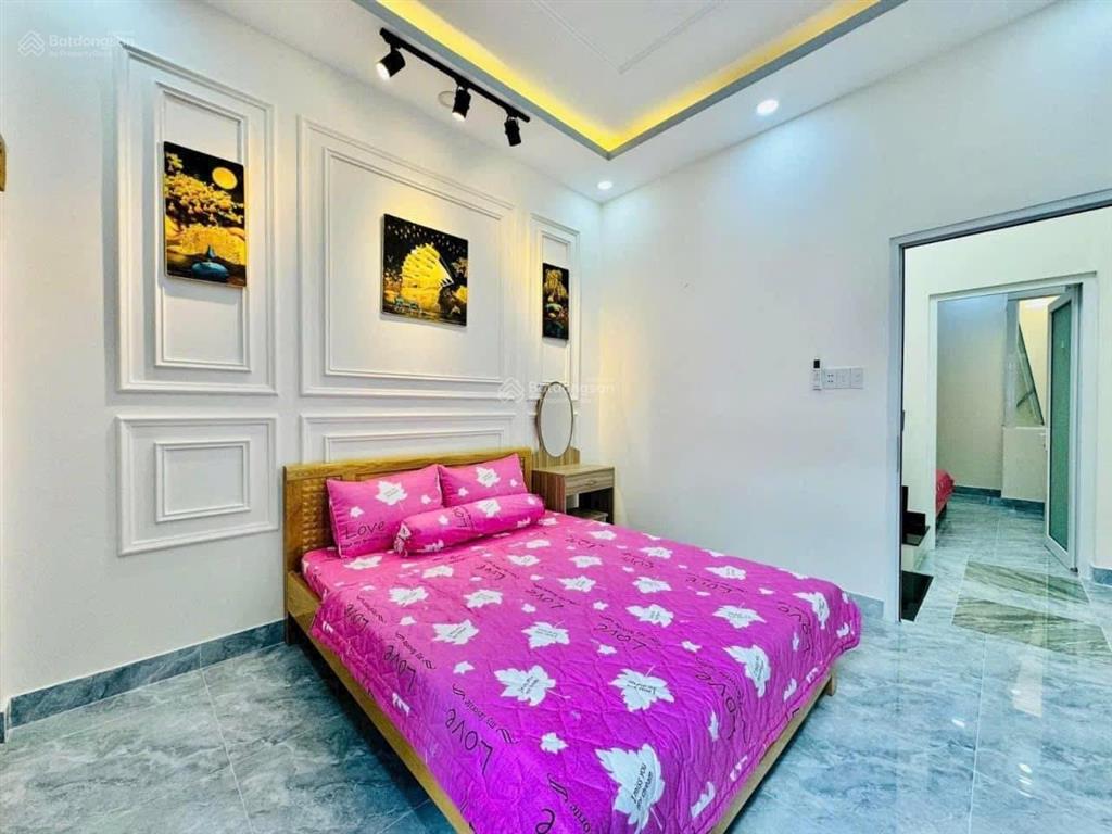 Nhà đẹp còn mới dọn vào ở ngay  tôn đản q4  49,5m2