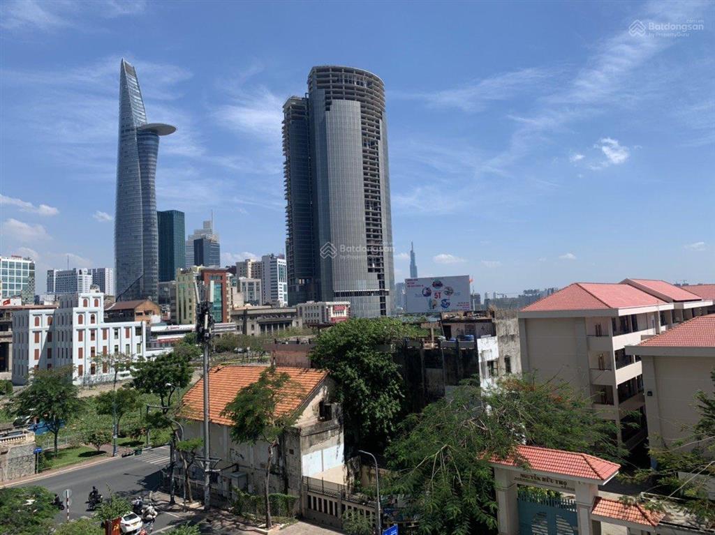 Bán căn studio view landmarrk 81 chung cư saigon royal quận 4 giá tốt.  0909 024 ***
