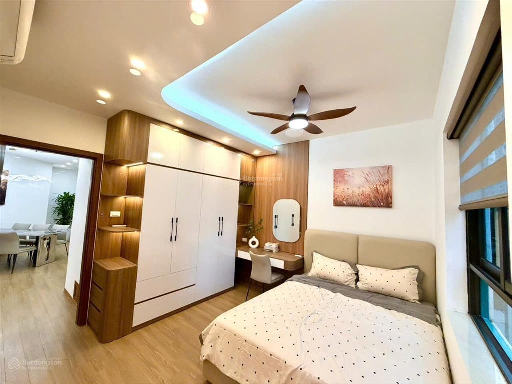 Bán gấp căn chung cư phố nguyễn xiển, hạ đình, căn góc, sổ đỏ có sẵn, dt 210m2, 7 phòng, 4 wc