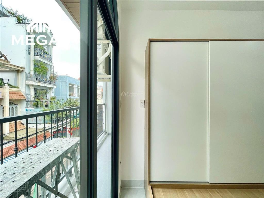 Phòng mới xây ban công, ngay cạnh ngã tư tô ký nguyễn ảnh thủ, full nội thất