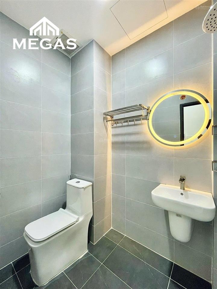 Phòng mới xây ban công, ngay cạnh ngã tư tô ký nguyễn ảnh thủ, full nội thất