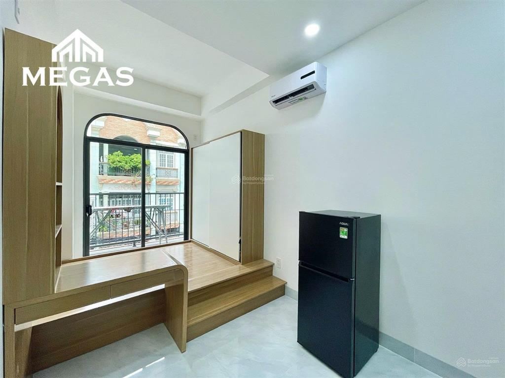 Phòng mới xây ban công, ngay cạnh ngã tư tô ký nguyễn ảnh thủ, full nội thất