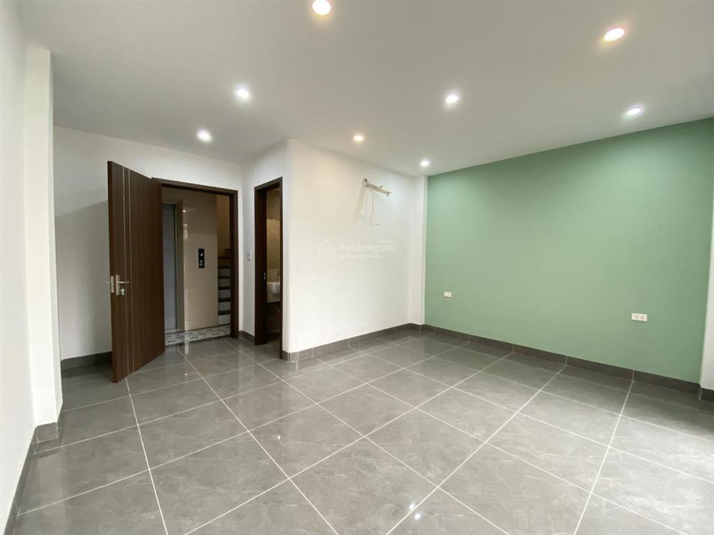 Đỗ nhuận 45m2, 7 tầng thang máy, gara ô tô, 10m ô tô tránh nhau, công viên hoà bình kế bên