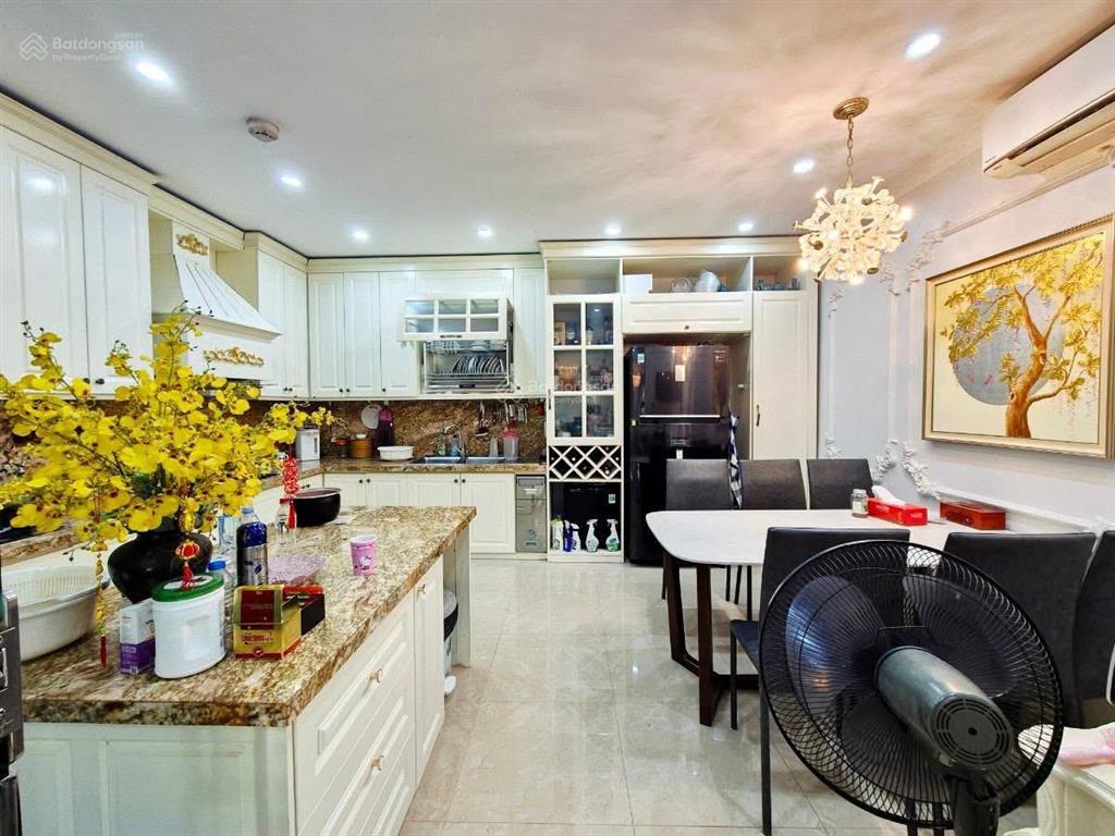 17.5tỷ cho căn biệt thự liền kề trung ương đảng 61m2 phân lô,vỉa hè,nội khu 3 ô tô tránh