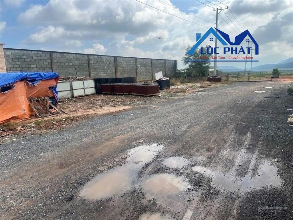 Bán đất 14.000m2 skc thiện tân vĩnh cửu đồng nai. giá chỉ 28 tỷ thương lượng.