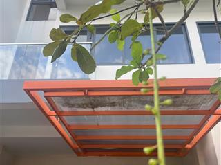 Nhà phố chính chủ 1 trệt 2 lầu, sổ hồng riêng mặt tiền đường long hậu 40m, kề kđt t&t millennia.