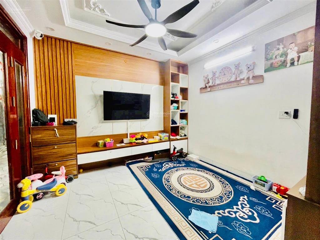 Không có căn thứ 2  định công, hoàng mai 32m25 tầng  nhỉnh 8 tỷ sát vành đai 2,530m ra mặt phố