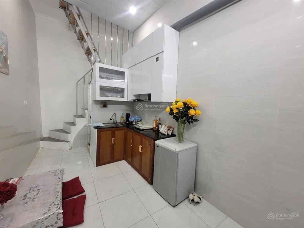 Chính chủ bán nhà ngõ văn chươngđống đa xây 4 tầng * 18m2 chỉ 4,5 tỷ (có tl)
trung tâm hn