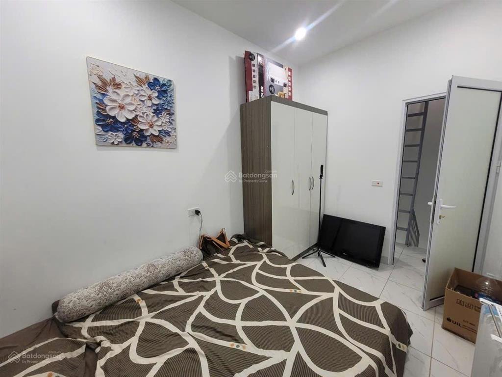 Chính chủ bán nhà ngõ văn chươngđống đa xây 4 tầng * 18m2 chỉ 4,5 tỷ (có tl)
trung tâm hn