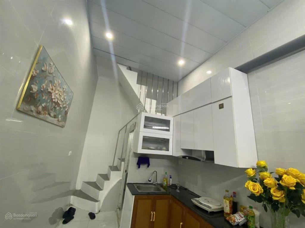 Chính chủ bán nhà ngõ văn chươngđống đa xây 4 tầng * 18m2 chỉ 4,5 tỷ (có tl)
trung tâm hn
