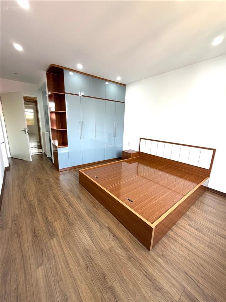 Vài bước ra hồ  nhà mới 6 tầng thang máy full nội thất cao cấp  hưởng trọn tiện ích kđt linh đàm