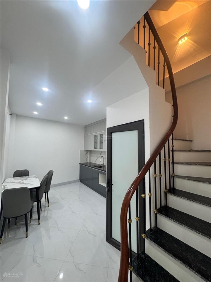 Nhà mới tinh  6 tầng  thang máy  trung tâm phố mới  sau qh giải phóng, kim đồng  41m2