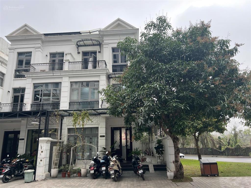 Chính chủ gửi bán bt vinhome riverside 176m2 3 thoáng  giá đầu tư 54tỷ dòng tiền  thang máy .