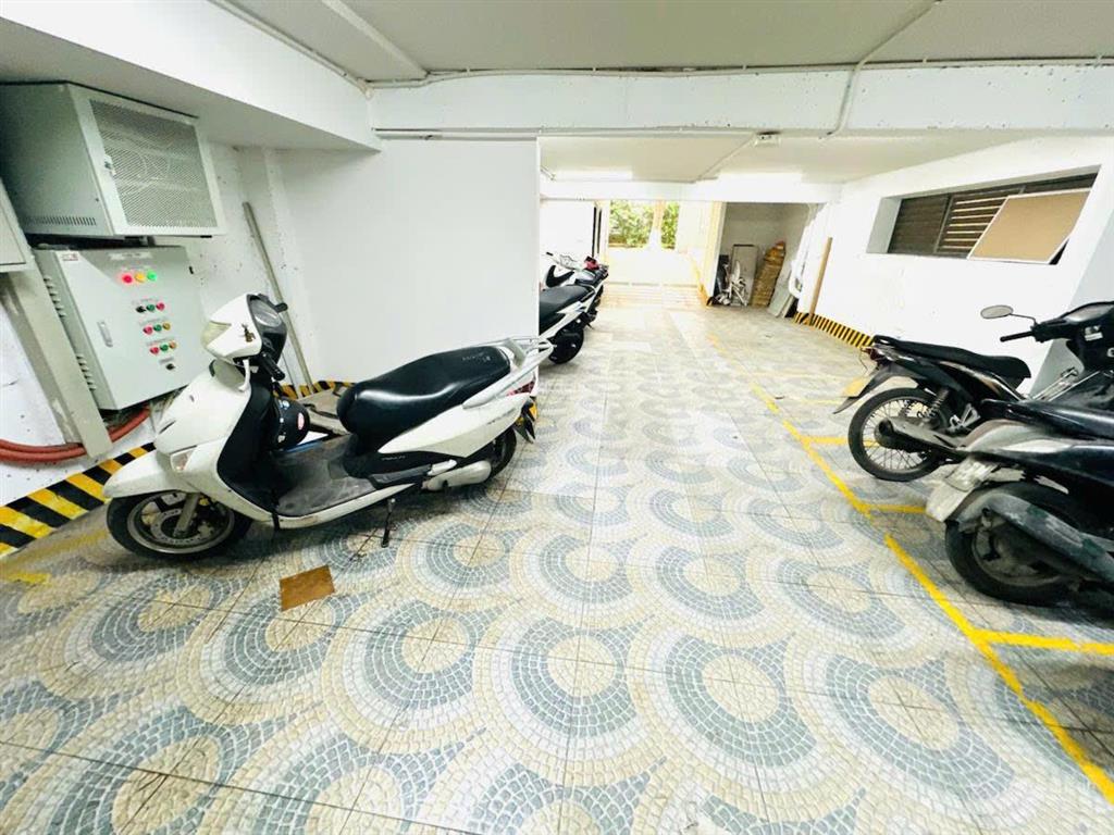 Bán liền kề 2 thoáng kđt 54 hạ đình  156m2  mt 25m  giá 43,5tỷ  thang máy, kinh doanh .