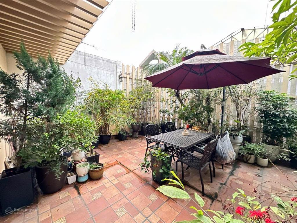 Bán liền kề vip 100m2 lê văn lương mt 5,95m , giá 38.5 tỷ thang máy  ô tô tránh đỗ.