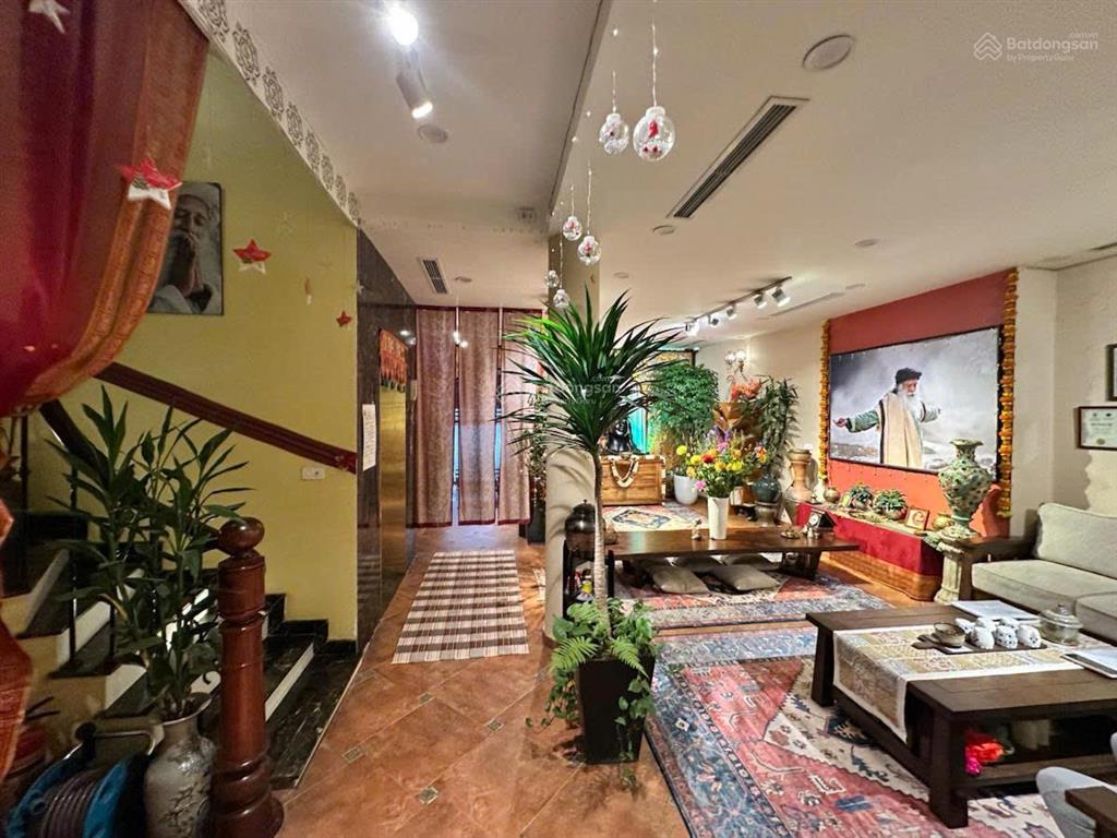 Bán liền kề vip 100m2 lê văn lương mt 5,95m , giá 38.5 tỷ thang máy  ô tô tránh đỗ.