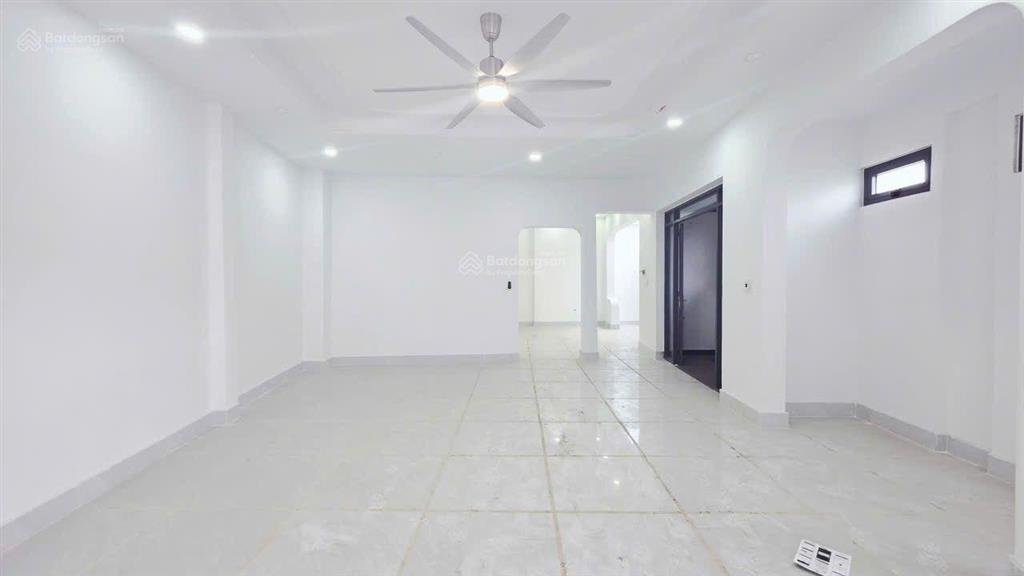 Hàng ngộp giá giật mình mặt tiền ngang 20m giữa trung tâm p. dĩ an