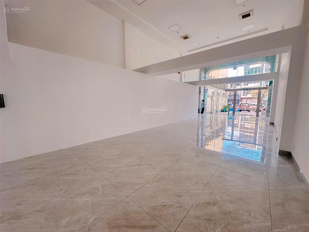 Cho thuê mặt bằng trệt tòa nhà 90 lê văn duyệt, 80 m2 làm showroom, văn phòng đại diện
