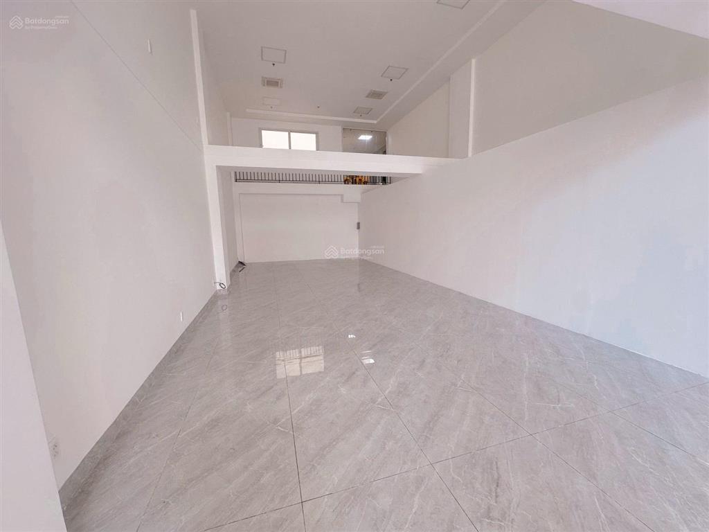 Cho thuê mặt bằng trệt tòa nhà 90 lê văn duyệt, 80 m2 làm showroom, văn phòng đại diện