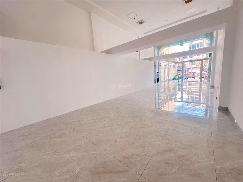 Cho thuê mặt bằng trệt tòa nhà 90 lê văn duyệt, 80 m2 làm showroom, văn phòng đại diện