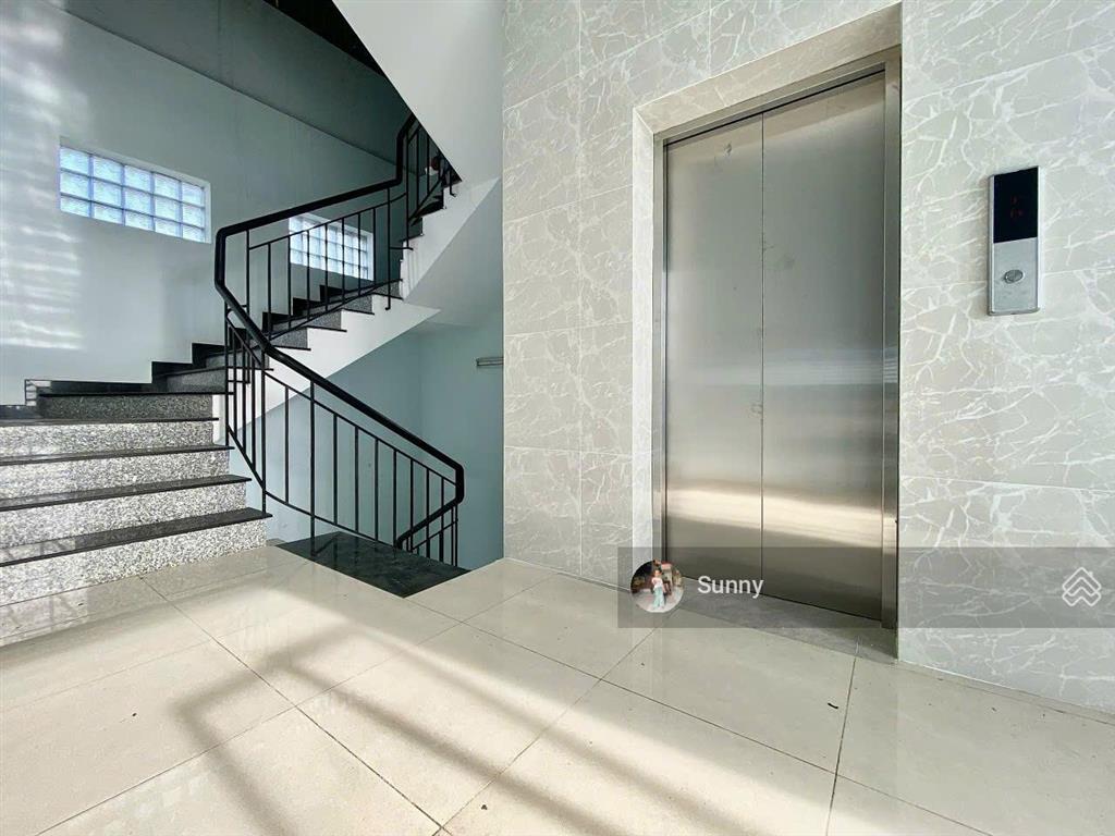 Building ngay phổ quang gần sân bay (16x17m) hiếm, ctxd hầm 7t, hdt 300tr/th, 60 tỷ tl mạnh