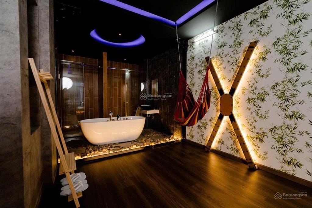 Khách sạn 45 phòng mt ngay trường chinh, q.tân bình, dt10x30m,hầm 7 lầu, dts 1.526m2, 56 tỷ tl.