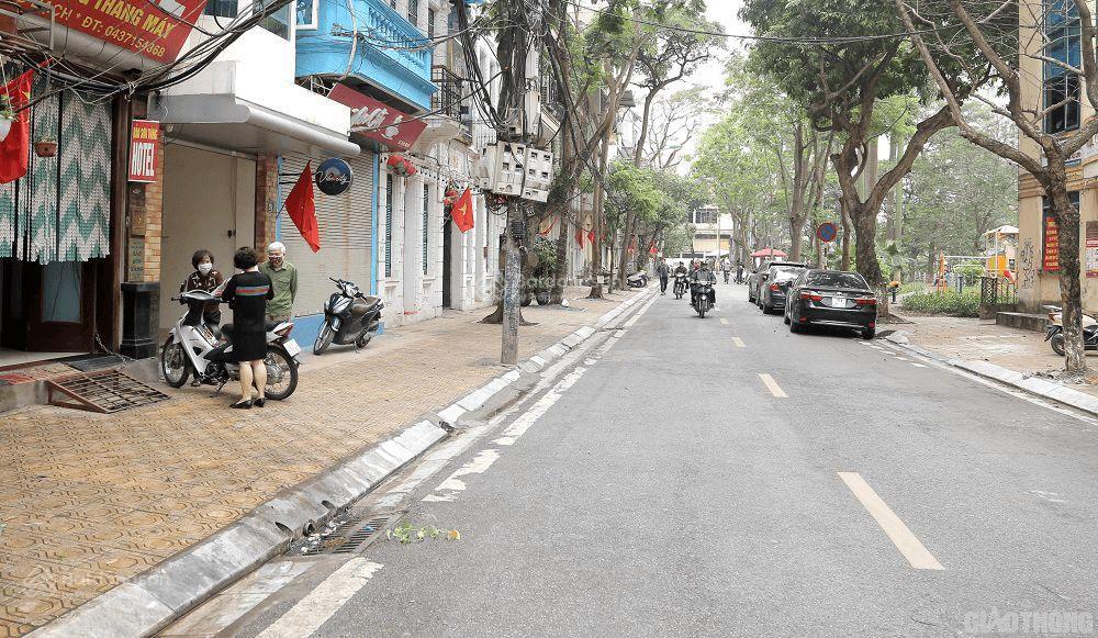 Bán nhà mặt phố trúc bạch 130m2 x 6 tầng x mt 6.5m  86 tỷ vỉa hè kinh doanh. 0368 176 ***