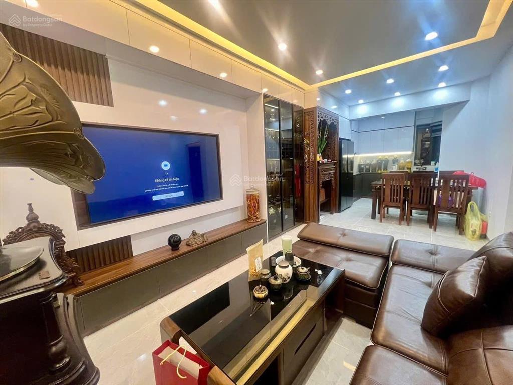 Bán nhà nguyên hồng đống đa 60m2, 4 tầng, mt 4.2m, 16.3 tỷ, gara ô tô, 2 thoáng.  0368 176 ***