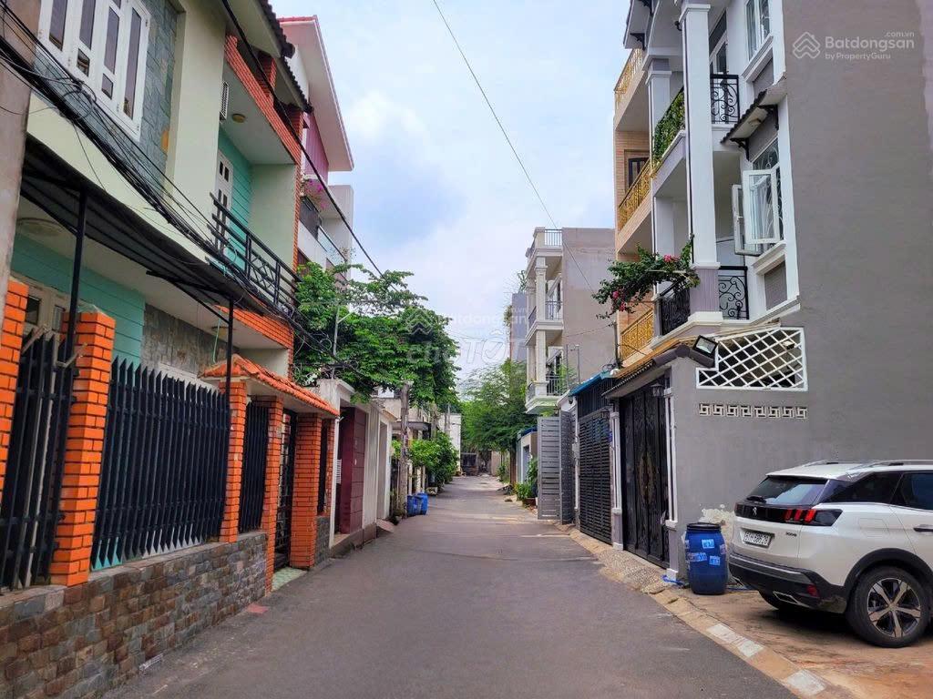 Bán gấp nhà hxh ngay đỗ xuân hợp cách chợ phước bình 200m  giá 9.5 tỷ