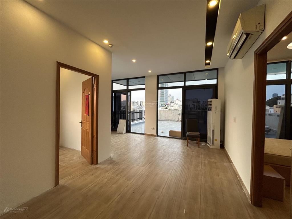 Penthouse 2 phòng ngủ rộng 90m2 gần cv tao đàn  bảo vệ 24/24  khu vực yên tĩnh, an ninh, dân trí