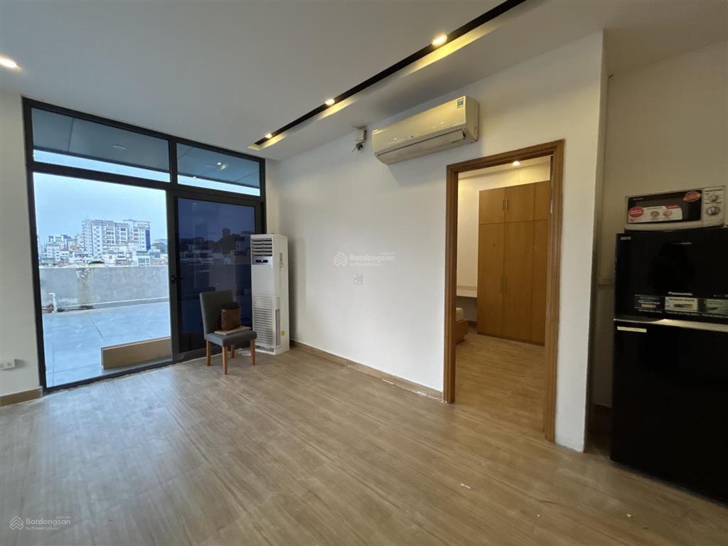 Penthouse 2 phòng ngủ rộng 90m2 gần cv tao đàn  bảo vệ 24/24  khu vực yên tĩnh, an ninh, dân trí