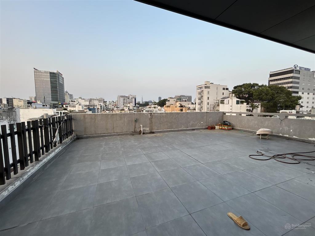 Penthouse 2 phòng ngủ rộng 90m2 gần cv tao đàn  bảo vệ 24/24  khu vực yên tĩnh, an ninh, dân trí