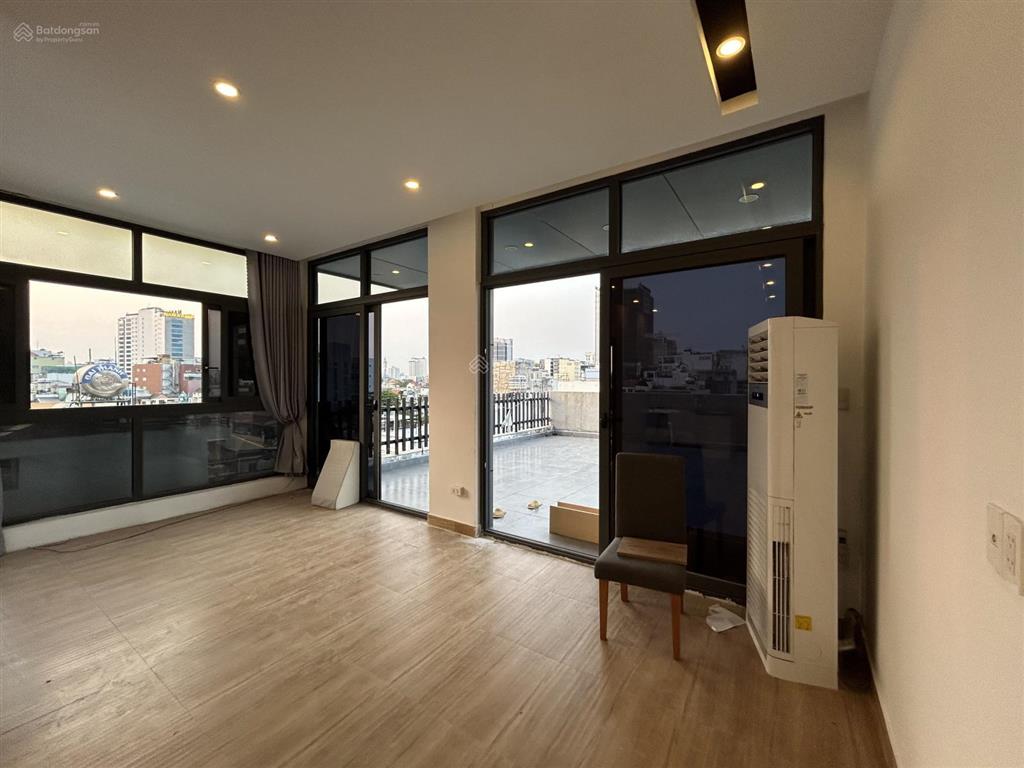 Penthouse 2 phòng ngủ rộng 90m2 gần cv tao đàn  bảo vệ 24/24  khu vực yên tĩnh, an ninh, dân trí
